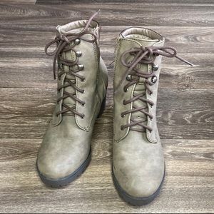 Report Platform Combat Booties Army Green and Brown size 10